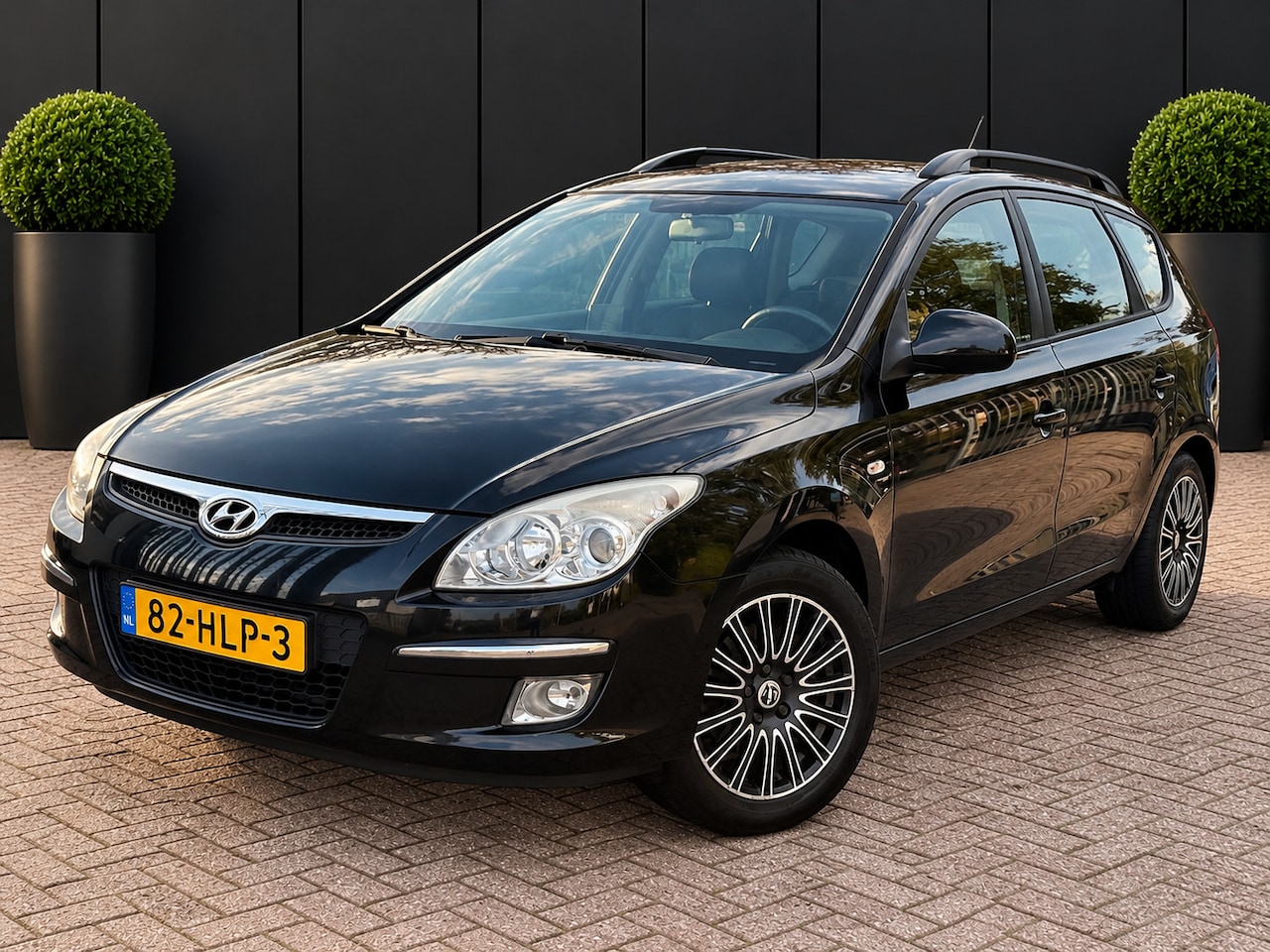 Hyundai i30 CW - 1.6i Dynamic AIRCO NAVI APK 20-05-2027 - AutoWereld.nl