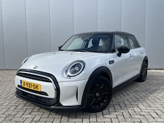 MINI 5-Deurs - 1.5 Cooper 136 pk Camden Edition Navigatie Led koplampen Apple Carplay Climate Control Cru