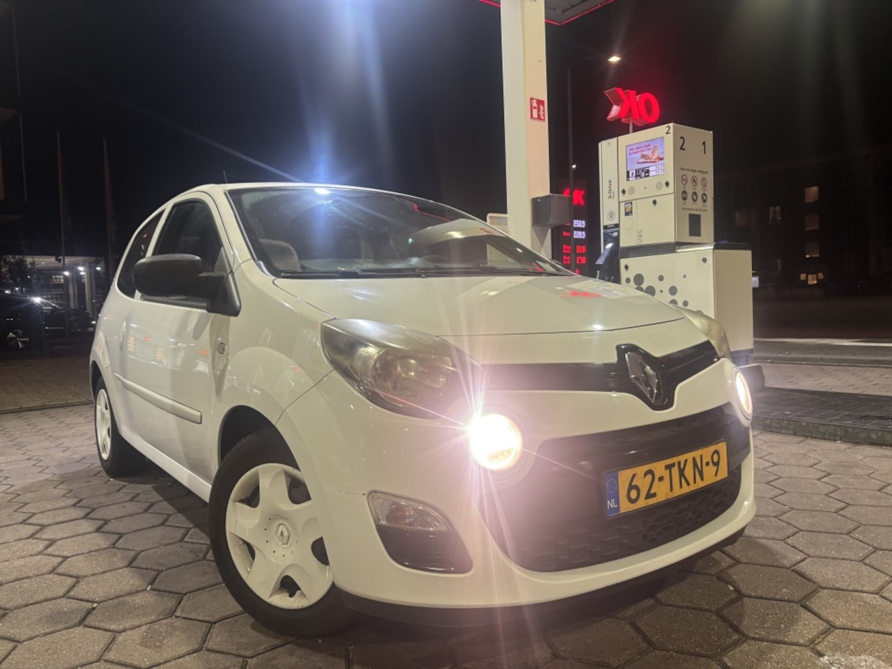 Renault Twingo - 1.2 16V Authentique Cruise Fase2 Lage Km Radio - AutoWereld.nl
