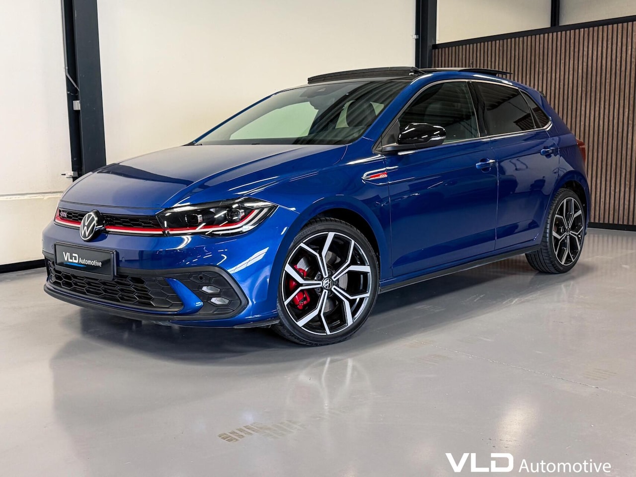 Volkswagen Polo - 2.0 TSI GTI DSG IQ LIGHT PANO CAM ACC ALCANTARA - AutoWereld.nl