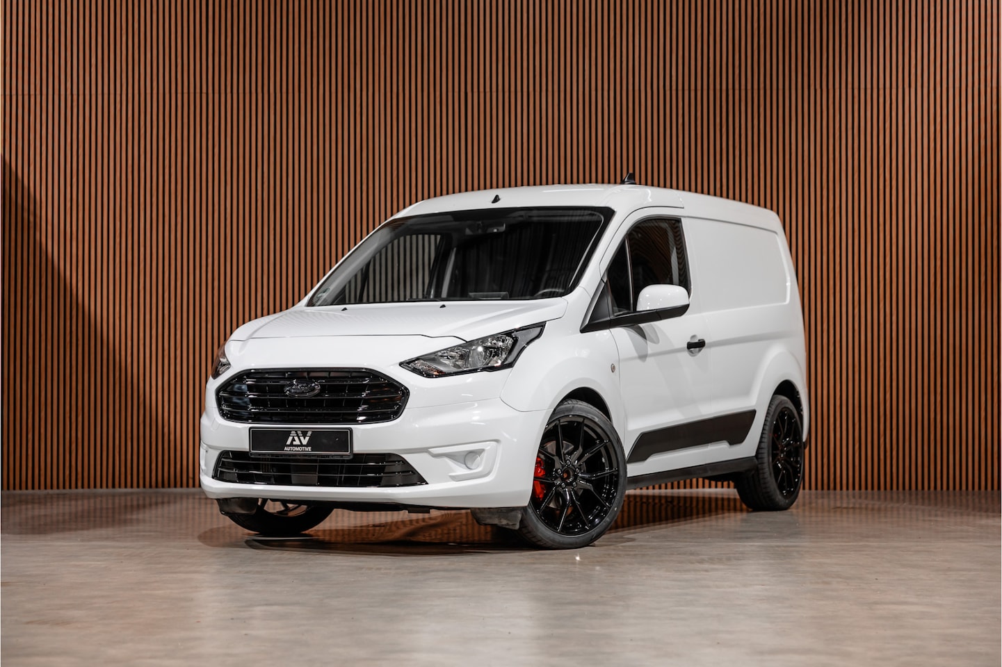 Ford Transit Connect - 1.0 Ecoboost | CarPlay | Camera | Lederen bekleding | PDC | Airco | Dealer onderhouden | B - AutoWereld.nl
