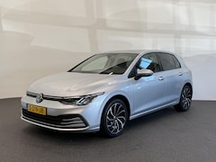 Volkswagen Golf - 1.0 TSI 110pk Life Lounge Apple Carplay Android Auto Parkeersensoren Cruise Control DAB Cl