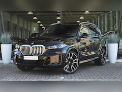 BMW X5 - xDrive50e M Sport Automaat / Panoramadak Sky Lounge / Trekhaak / Parking Assistant Profess