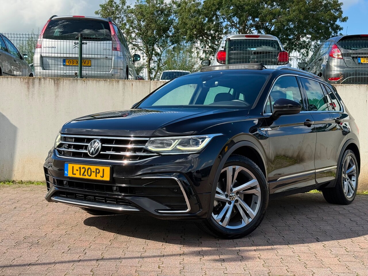 Volkswagen Tiguan - 1.5 TSI R-Line Business+/PANO/VIRTUAL DASH/1STE EIGENAAR/BTW AUTO/NETTE AUTO/ - AutoWereld.nl