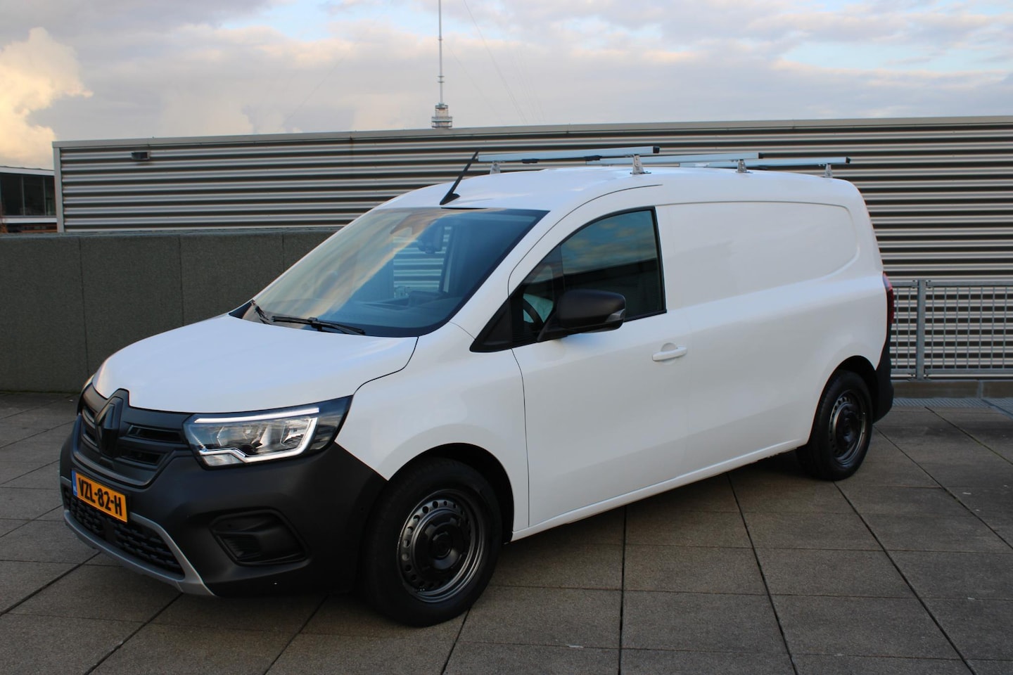 Renault Kangoo E-Tech - Extra L2 22 kW 44 kWh ACHTERUITRIJCAMERA, DAKDRAGERS, TREKHAAK - AutoWereld.nl