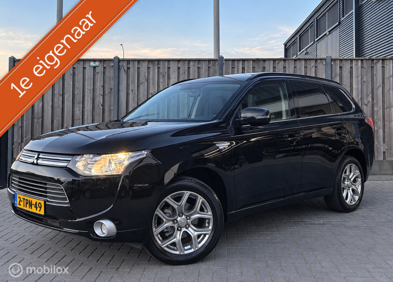 Mitsubishi Outlander - 2.0 PHEV Instyle/1E EIGENAAR/LEDER/DAK - AutoWereld.nl
