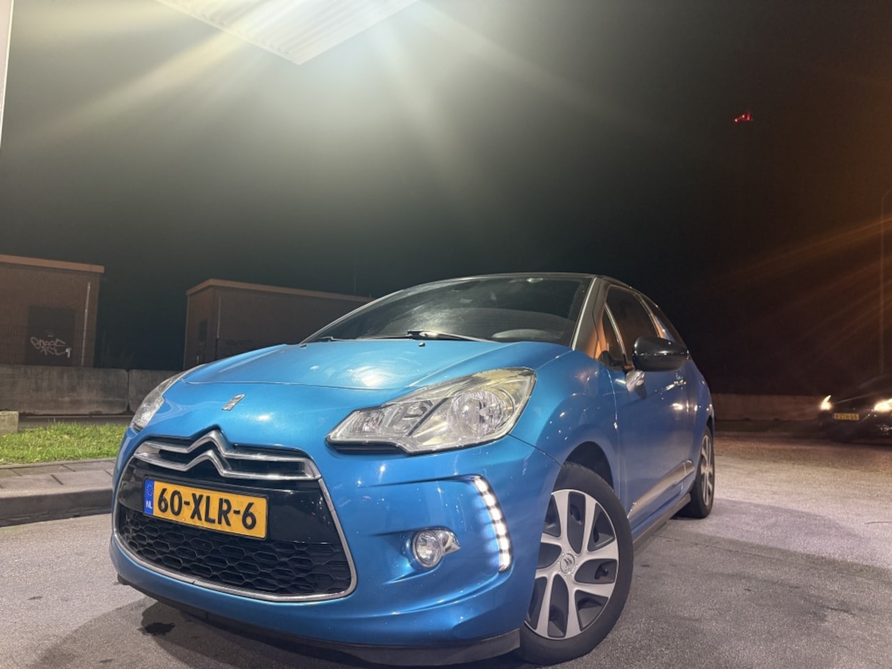 Citroën DS3 - 1.6 e-HDi So Chic Cruise Clima Sensoren Navi - AutoWereld.nl