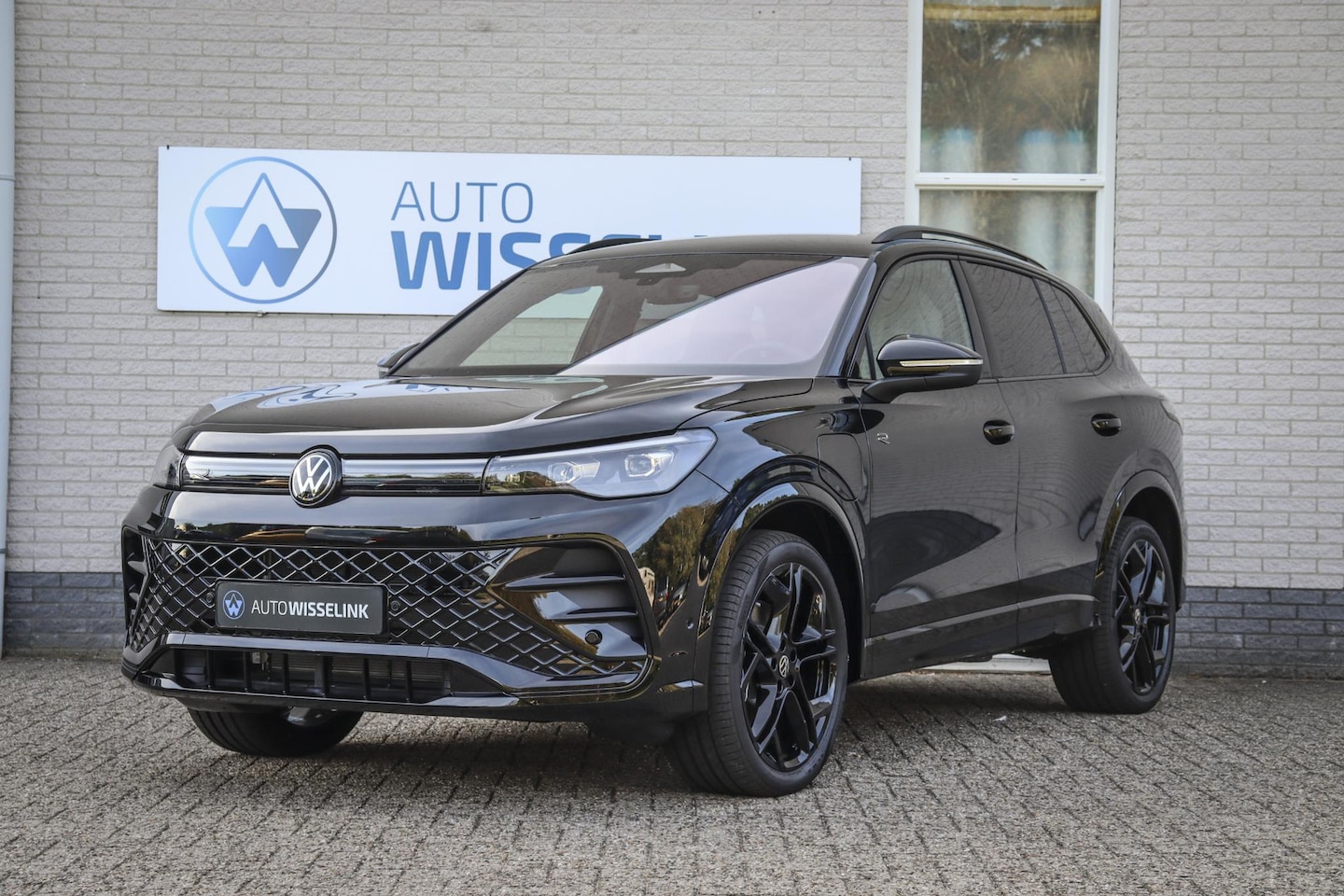 Volkswagen Tiguan - 1.5 eTSI R-Line Edition Hybrid 150KW/204PK - AutoWereld.nl