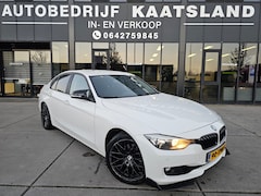 BMW 3-serie - 320i Executive - Pdc - Navi - Cruise