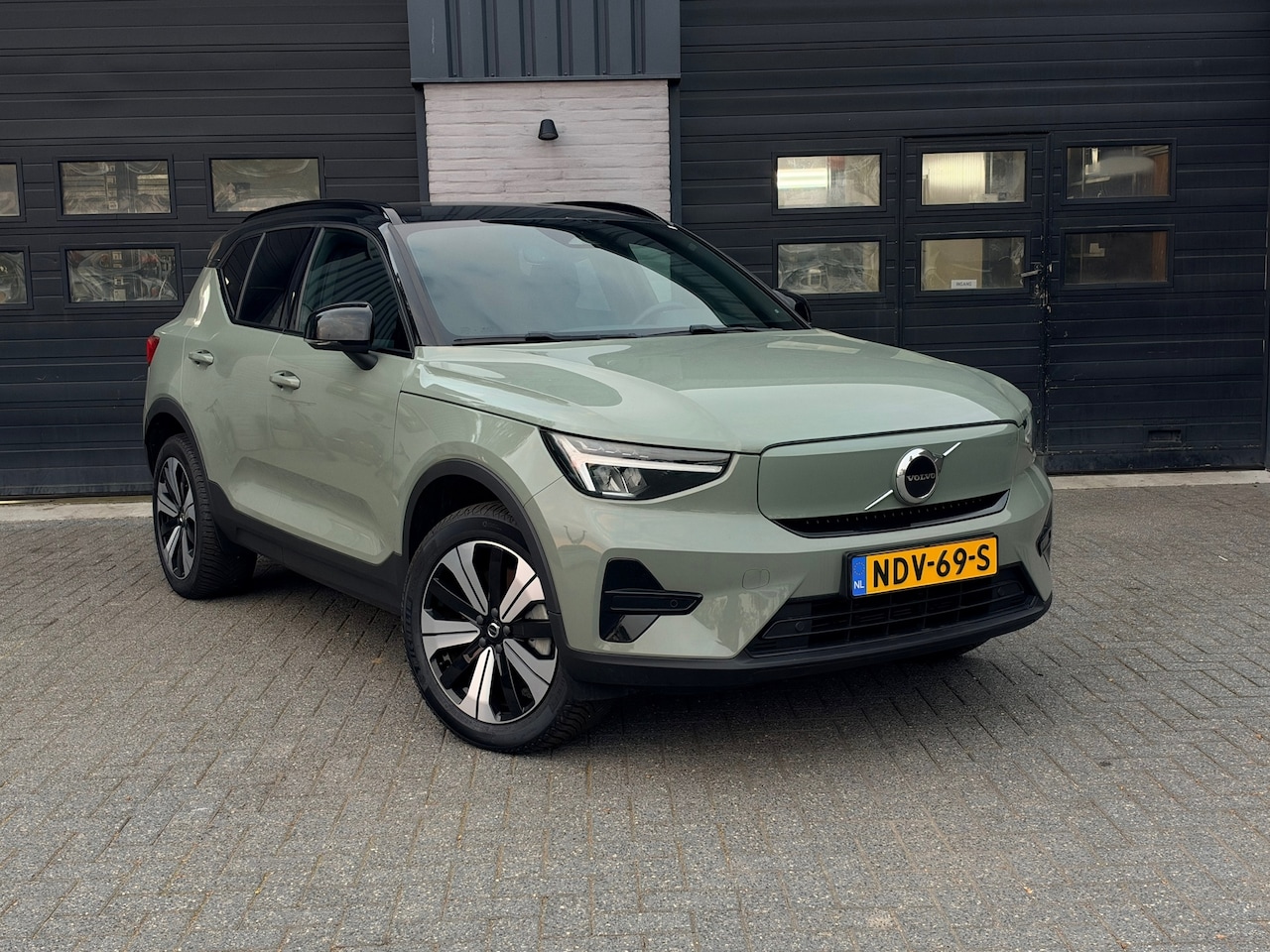Volvo XC40 - Recharge P8 AWD R-Design 78KWh 408PK - AutoWereld.nl