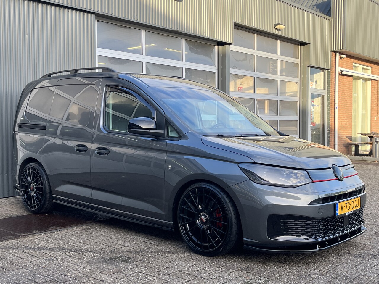 Volkswagen Caddy Cargo - 2.0 TDI Style Automaat Leder Stuurwielbediening Navigatiesysteem Lichtmetalenvelgen Trekha - AutoWereld.nl