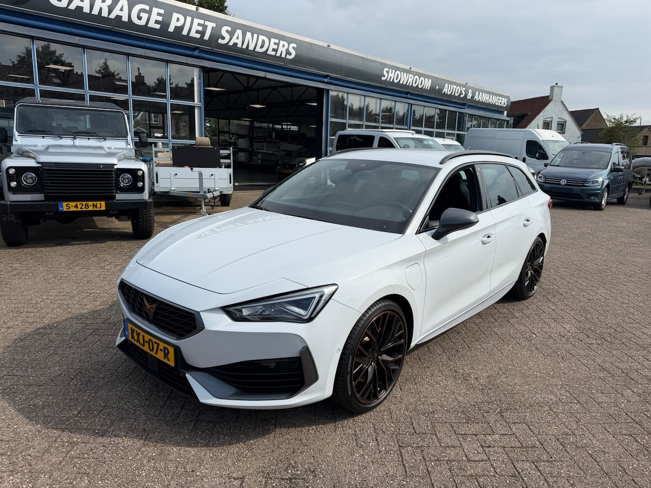CUPRA Leon Sportstourer - 1.4 e-Hybrid VZ Copper Edition I Camera I Elec. Trekhaak I Elec. Achterklep - AutoWereld.nl