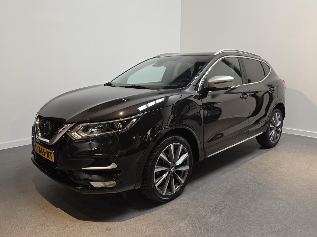 Nissan Qashqai - 1.3 DIG-T Tekna + Bose Audio - Apple CArplay/Android Auto - Stoelverwarming - Panoramadak - AutoWereld.nl