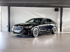 BMW i5 - Sedan M60 xDrive 84 kWh | M Sport Pro | Glazen Panoramadak | Stoelventilatie | Bowers & Wi