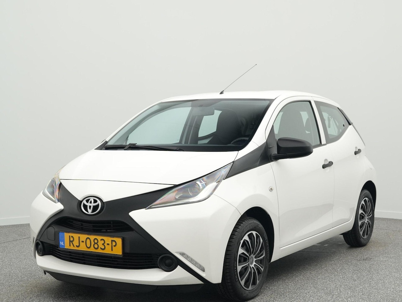 Toyota Aygo - 1.0 VVT-i x-fun 69pk | Airco | Speedlimiter | Bluetooth | NL-Auto | - AutoWereld.nl