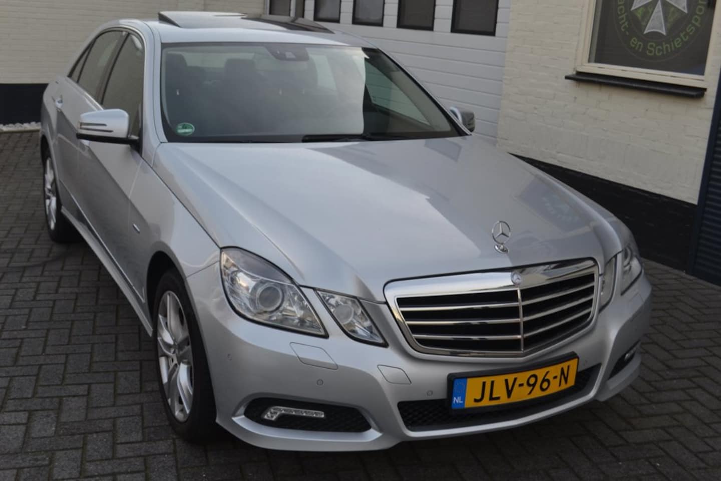 Mercedes-Benz E-klasse - 200 CGI Avantgarde/Autom/Schuifdak/YOUNGTIMER - AutoWereld.nl