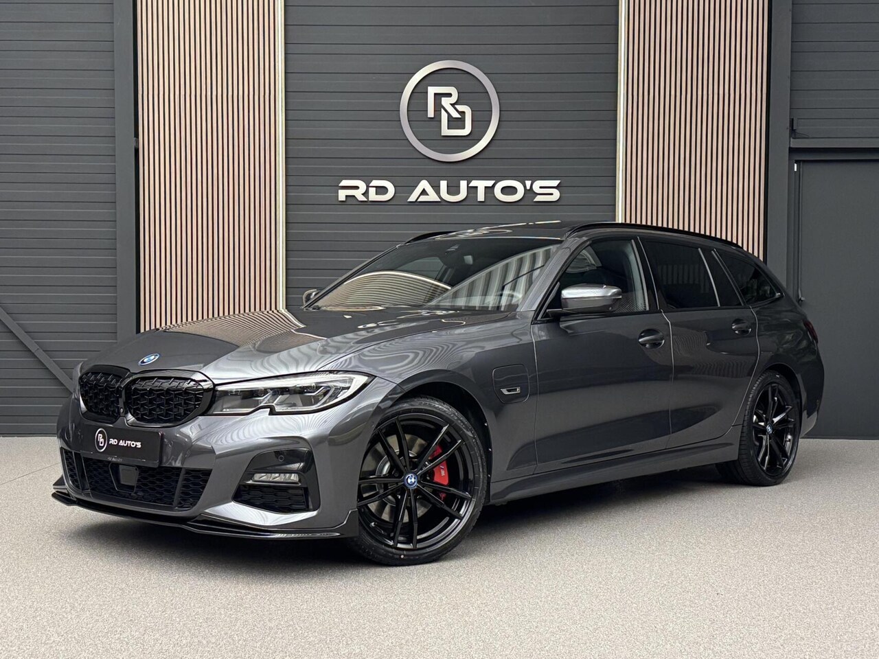 BMW 3-serie Touring - 330e M Sport/ Laser/ Pano/ 360°/ Trekhaak/ HUD - AutoWereld.nl