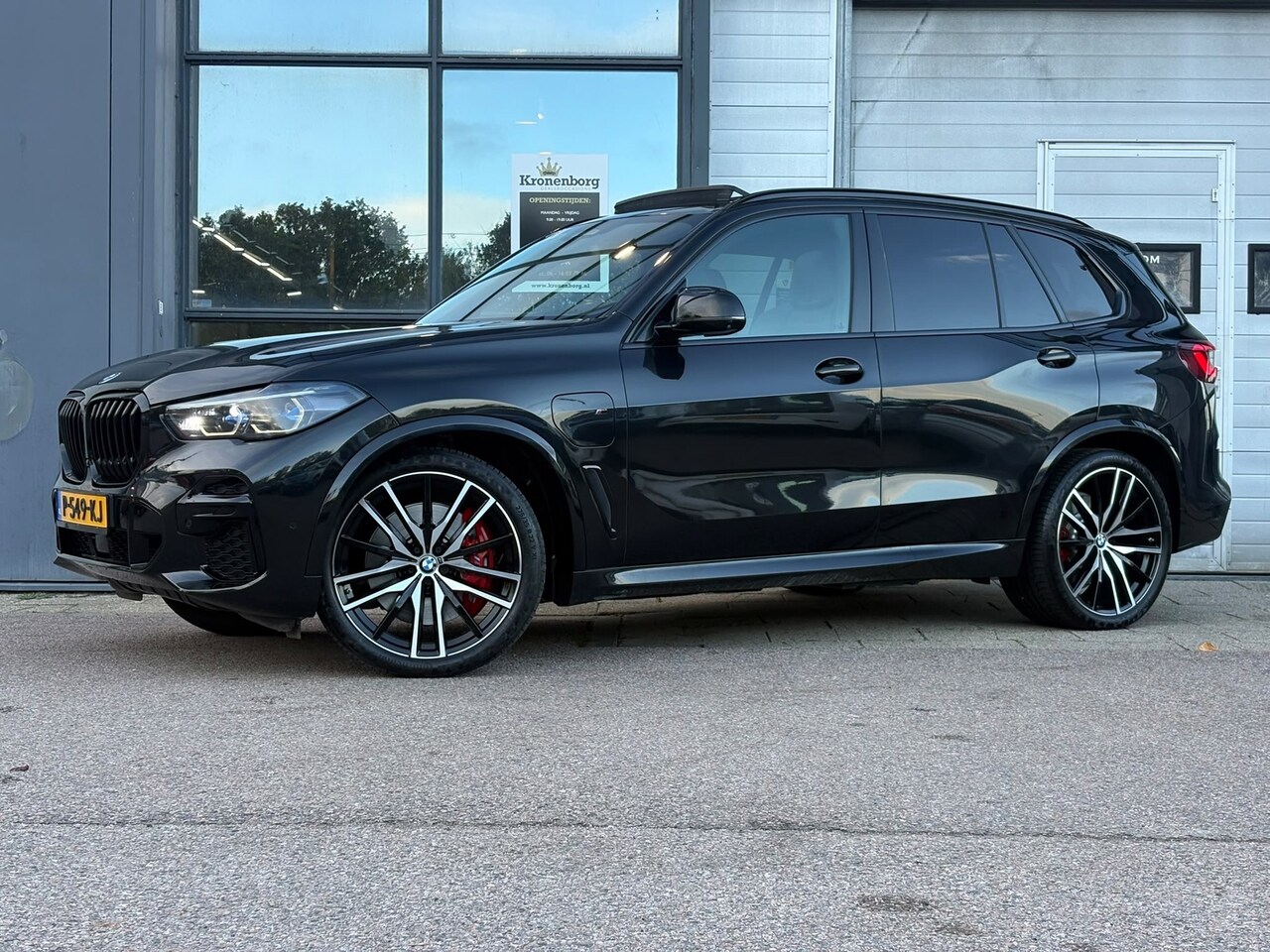 BMW X5 - XDrive45e High Executive M-Sport| M-Sportstoelen| HuD| Crystal| Carbon| Vol Opties - AutoWereld.nl