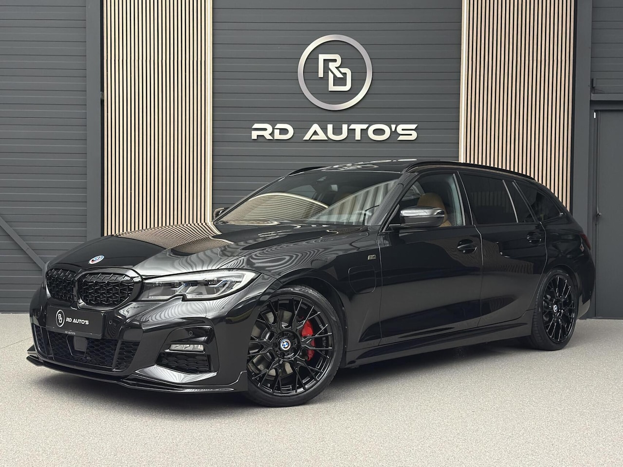 BMW 3-serie Touring - 330e xDrive/ M Sport/ Laser/ Trekhaak/ M Stoelen/ H/K - AutoWereld.nl