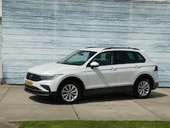 Volkswagen Tiguan - 1.5 TSI Carplay Trekhaak Adapt Cruise Pdc