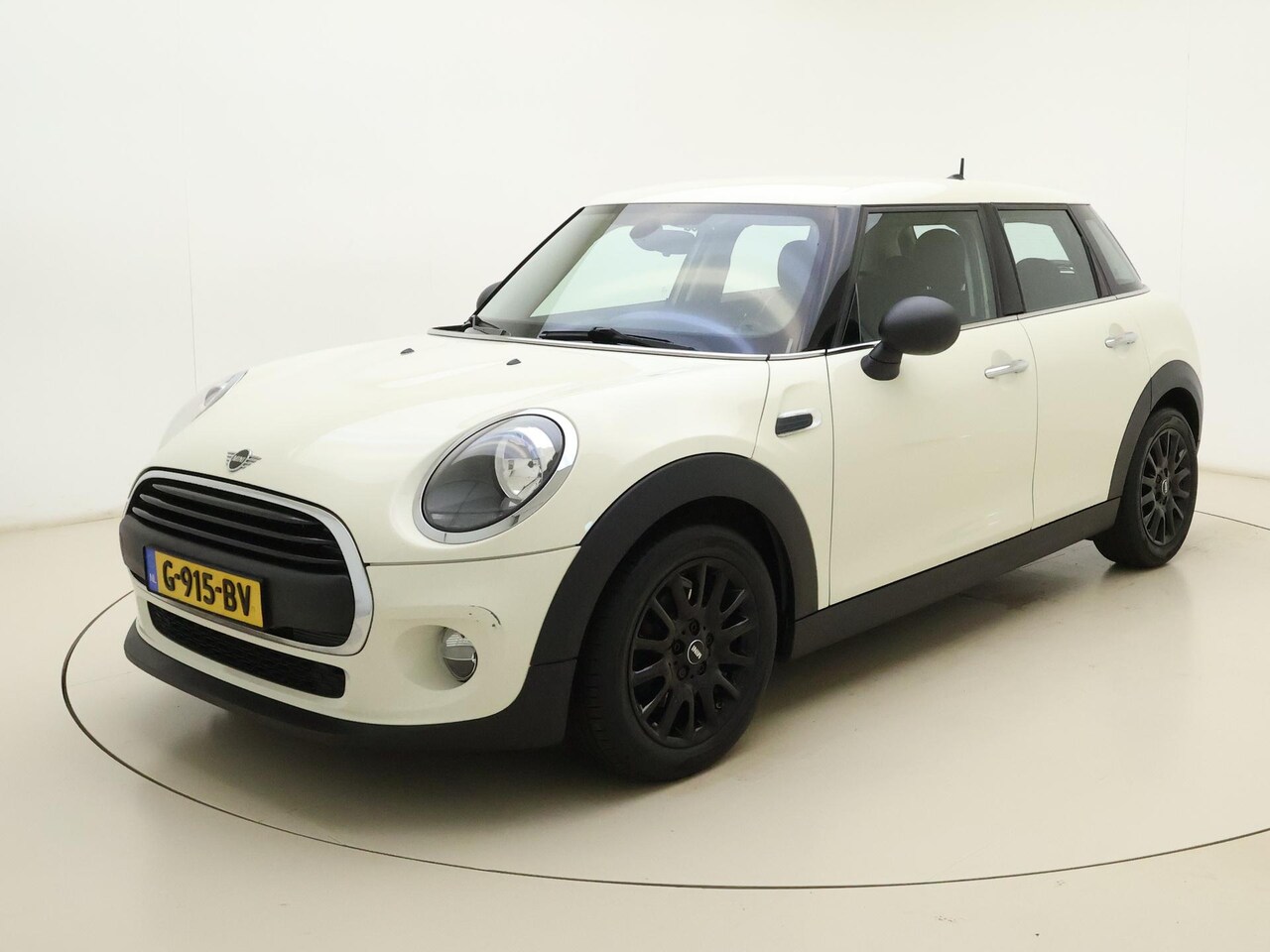 MINI 5-Deurs - 1.5 One Business Edition | Airco | Lichtmetalen Velgen | Parkeersensoren | Keyless | - AutoWereld.nl