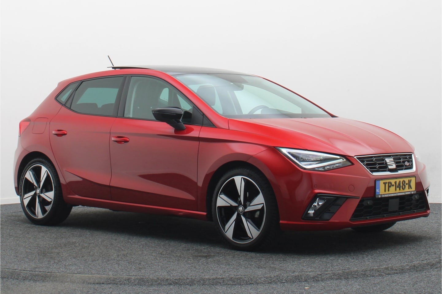 SEAT Ibiza - 1.0 TSI FR Business Intense Panoramadak, Camera, ACC, Beats Audio, Apple CarPlay, 18" - AutoWereld.nl