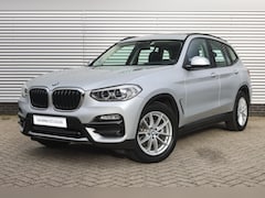 BMW X3 - xDrive20i Automaat / Panoramadak / Trekhaak / Sportstoelen / LED / Airconditioning / PDC