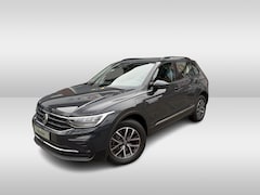 Volkswagen Tiguan - 1.4 TSI eHybrid Business 245 PK | stuur + stoel verwarming | | 17 inch velgen | lichtmatal