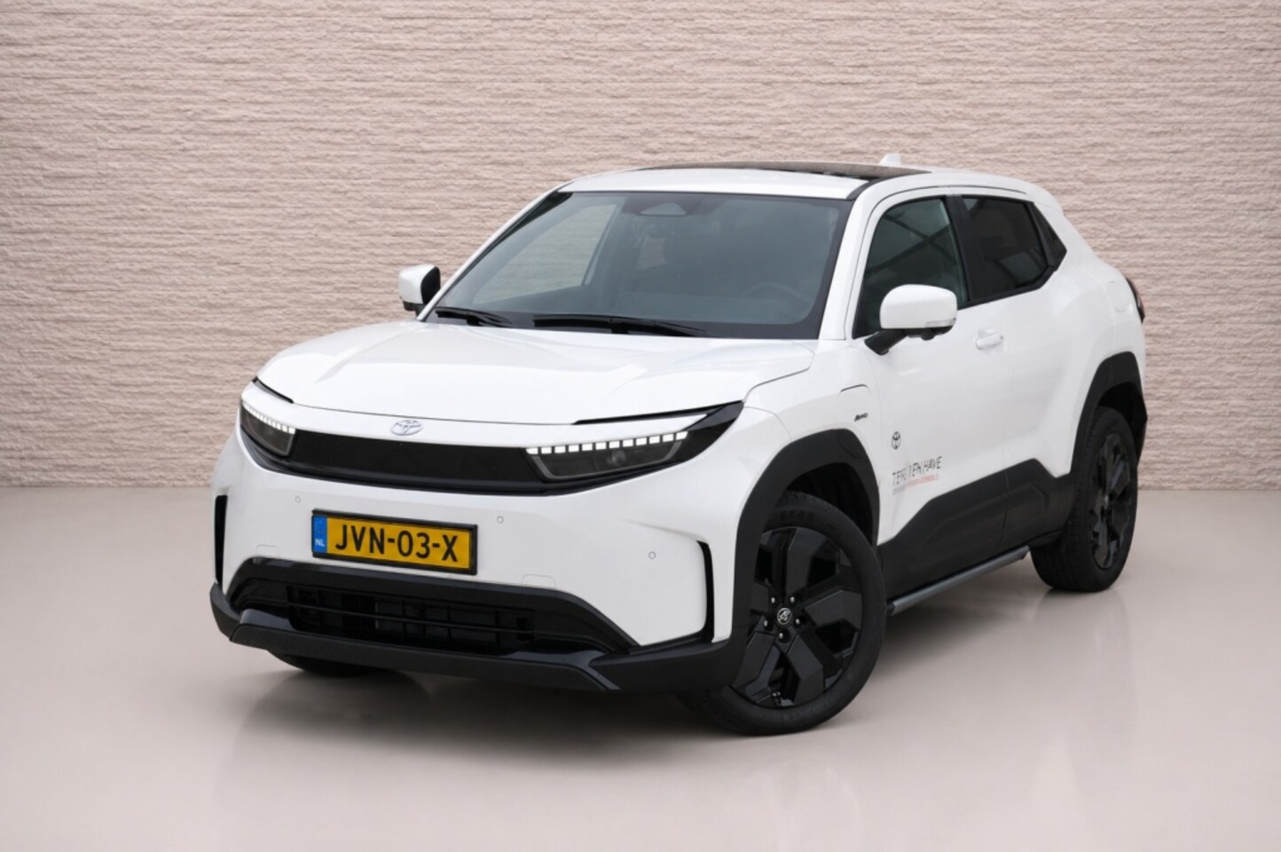 Toyota Urban Cruiser - 61,1 kwh Executive Automaat | Actieradius (WLTP): 395 km | JBL P - AutoWereld.nl