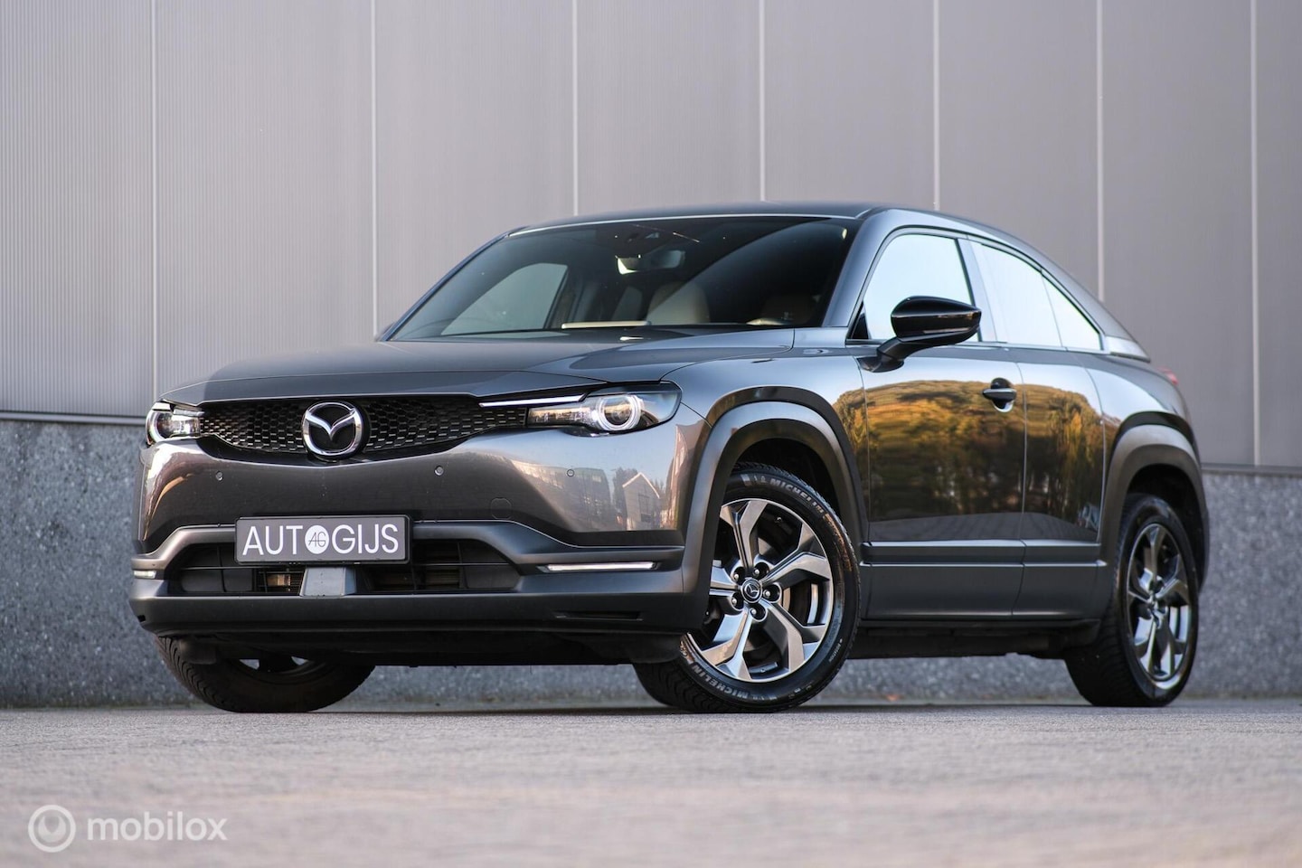 Mazda MX-30 - e-SkyActiv 145 First Edition 36 kWh | vol opties | Stuur en stoelverwarming | Camera | LED - AutoWereld.nl