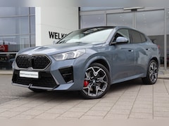 BMW X2 - sDrive20i High Executive M Sport Automaat / Panoramadak / Trekhaak / Sportstoelen / Head-U