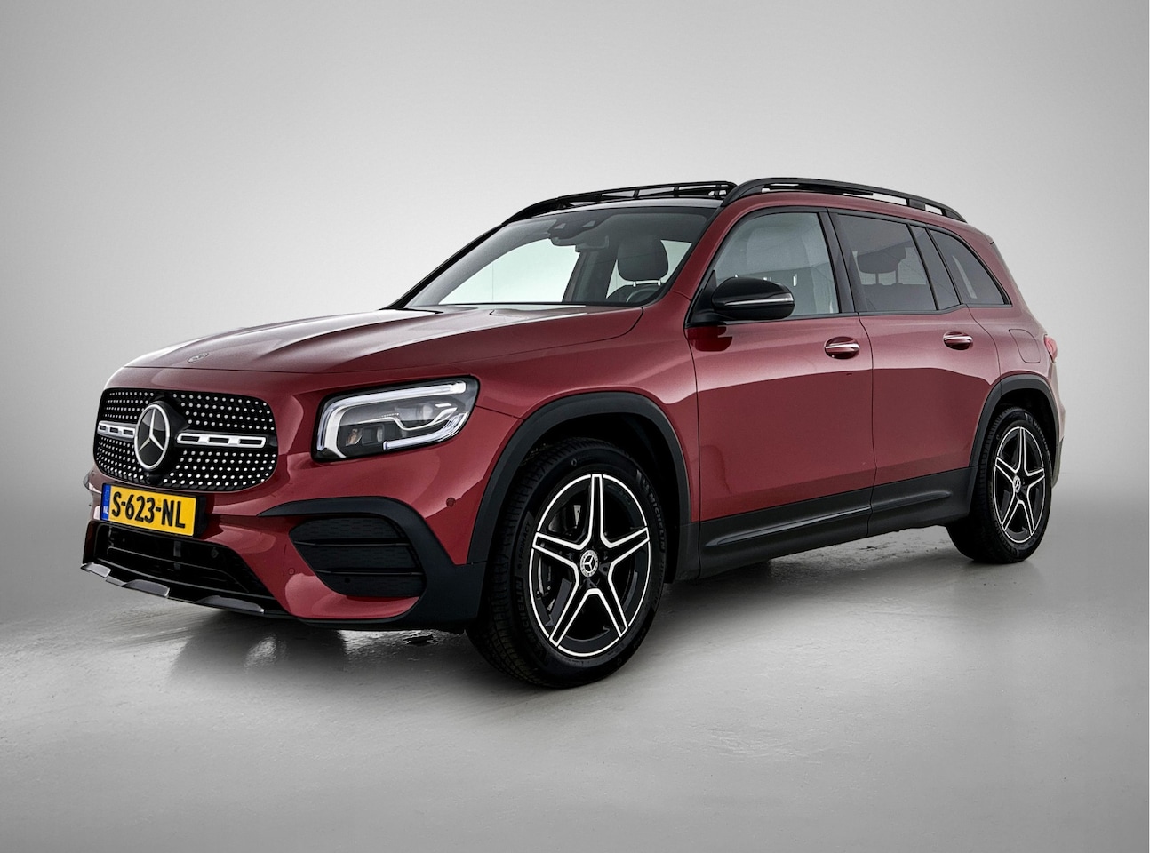 Mercedes-Benz GLB - 200 Business Solution AMG | Panoramadak | Trekhaak | Achteruitrijcamera | DISTRONIC | Incl - AutoWereld.nl