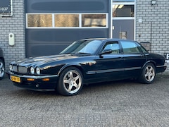 Jaguar XJR - 4.0 V8 SUPERCHARGET NL auto boekjes T.I