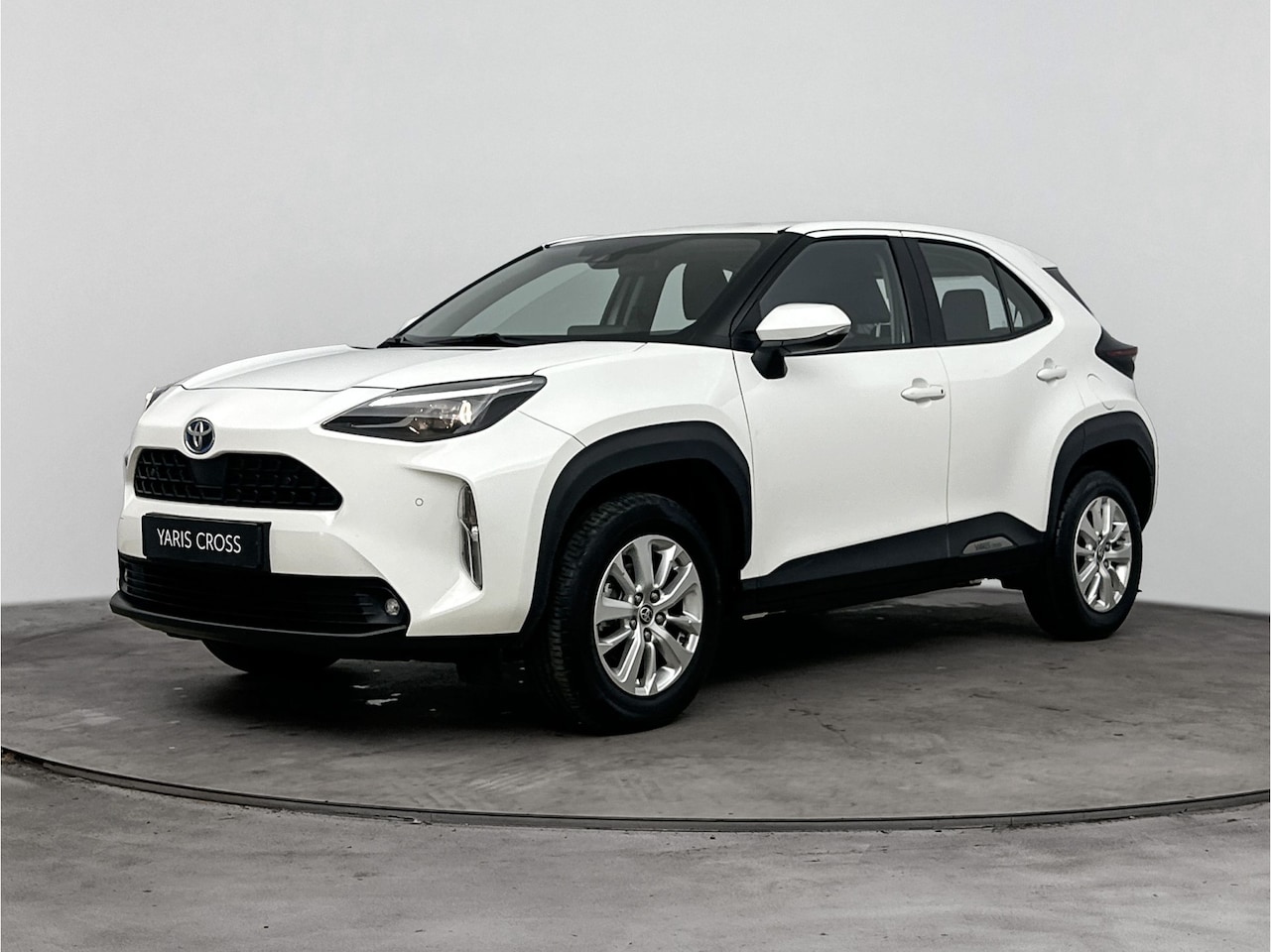 Toyota Yaris Cross - 1.5 Hybrid Active Plus | Parkeersensoren V+A | Navigatie | - AutoWereld.nl