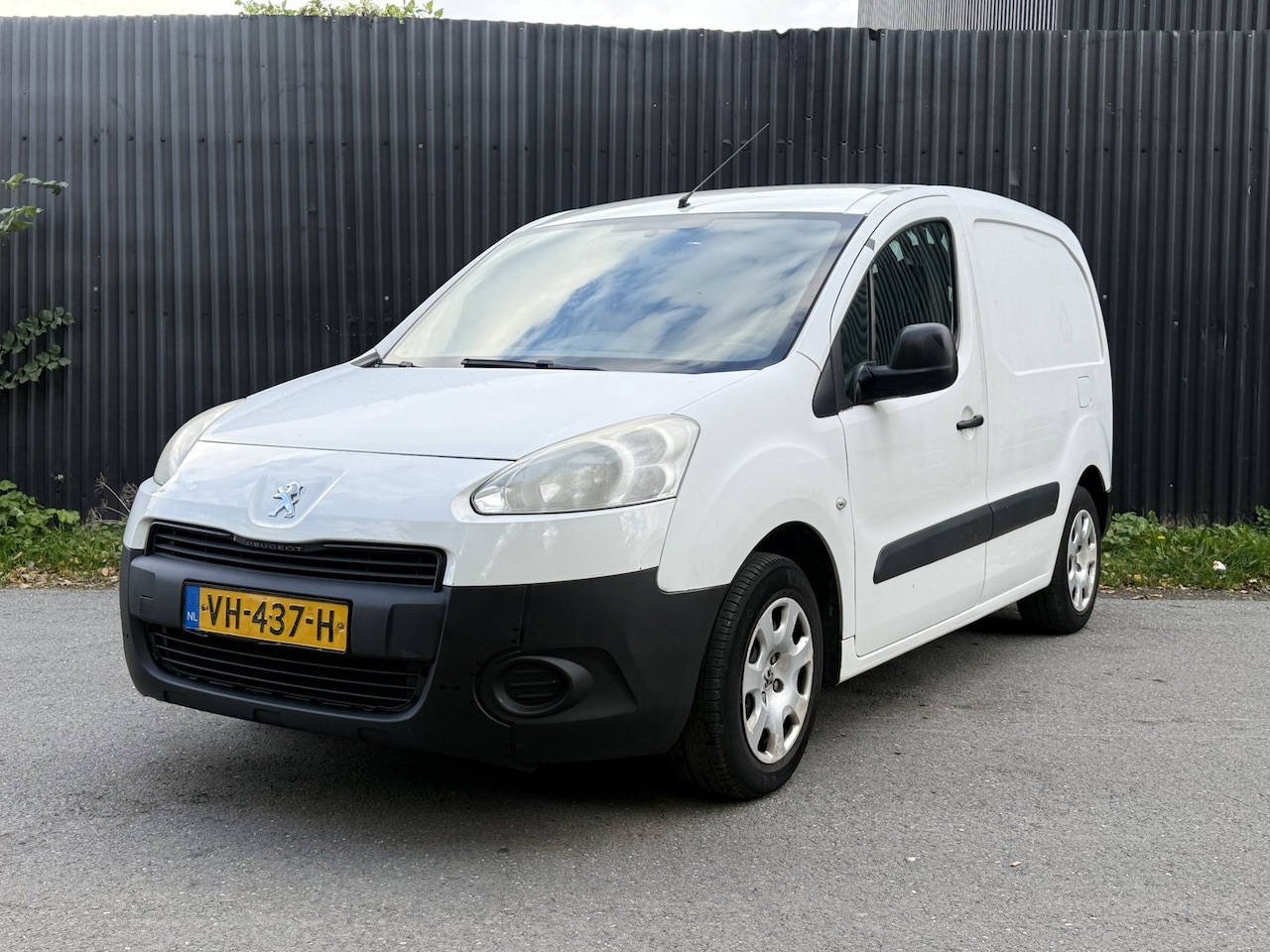 Peugeot Partner - 120 1.6 e-HDI 90PK L1 XT Profit + Airco I PDC I APK 04-2027 - AutoWereld.nl