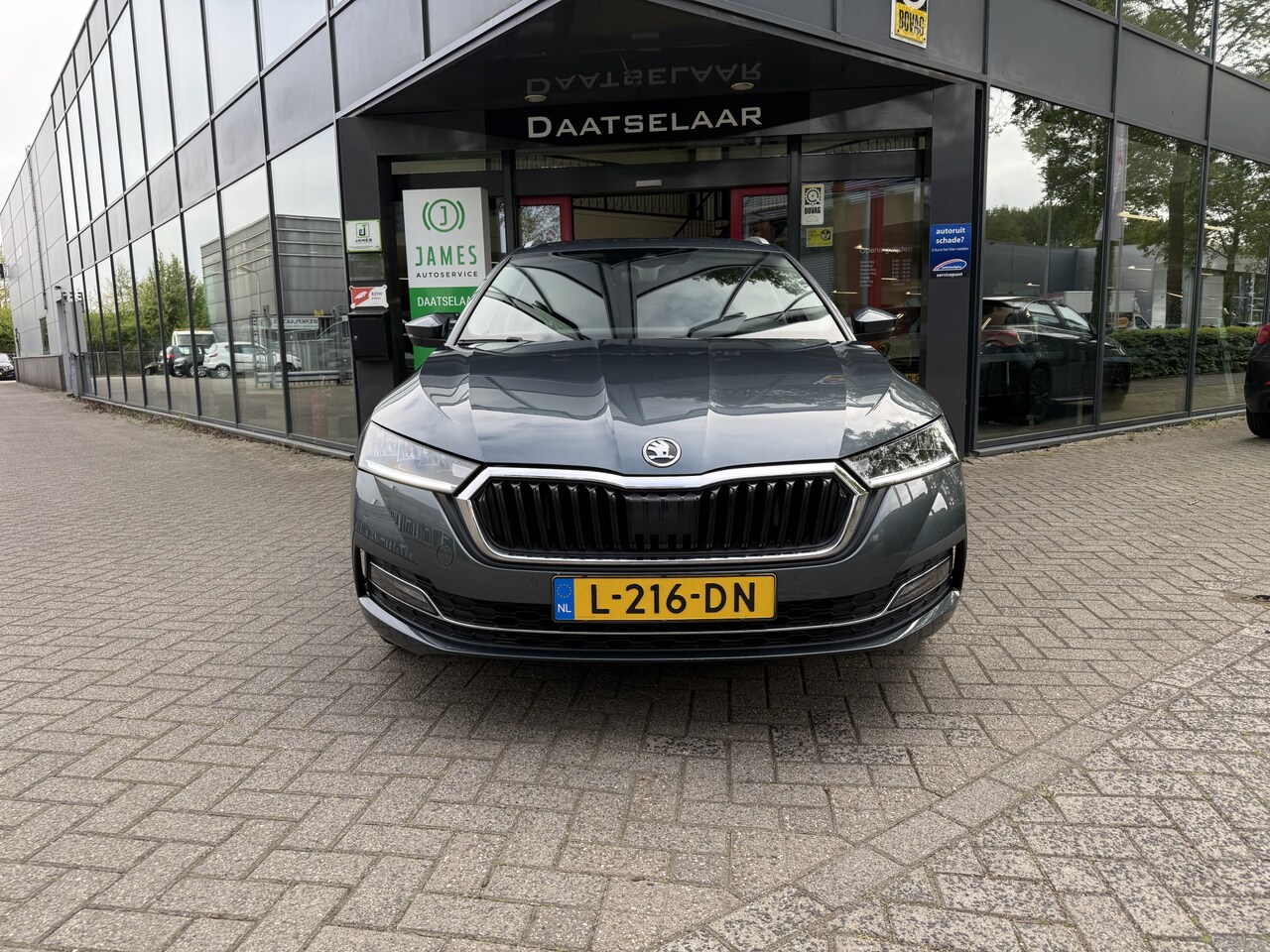 Skoda Octavia Combi - 1.5 e-TSI Business Edition Automaat Trekhaak camera navi - AutoWereld.nl