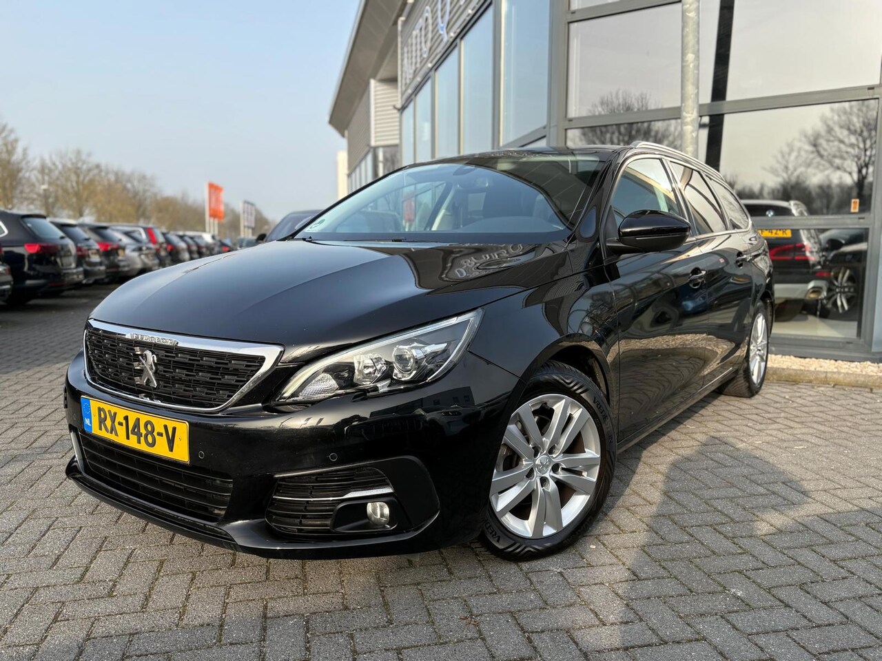 Peugeot 308 SW - 1.2 PureTech Blue Lease Executive | Pano | PDC | Navi | Climate | Cruise | LMV | Carplay | - AutoWereld.nl
