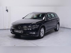 Volkswagen Passat Variant - 1.5 TSI Business Wegklapbare trekhaak Navi Camera Apple Carplay Voorruitverwarming Virtual