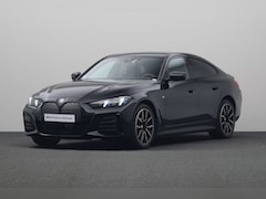 BMW i4 - eDrive40 84 kWh | M Sportpakket Pro | Comfort Access | Extra getint glas in achterportierr