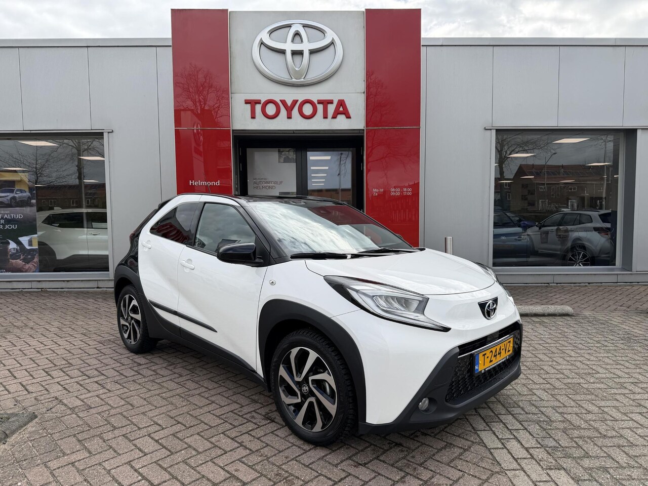 Toyota Aygo X - 1.0 VVT-i S-CVT Pulse Automaat | All-wheather banden | Unieke KM-stand | 1e eigenaar | Tre - AutoWereld.nl