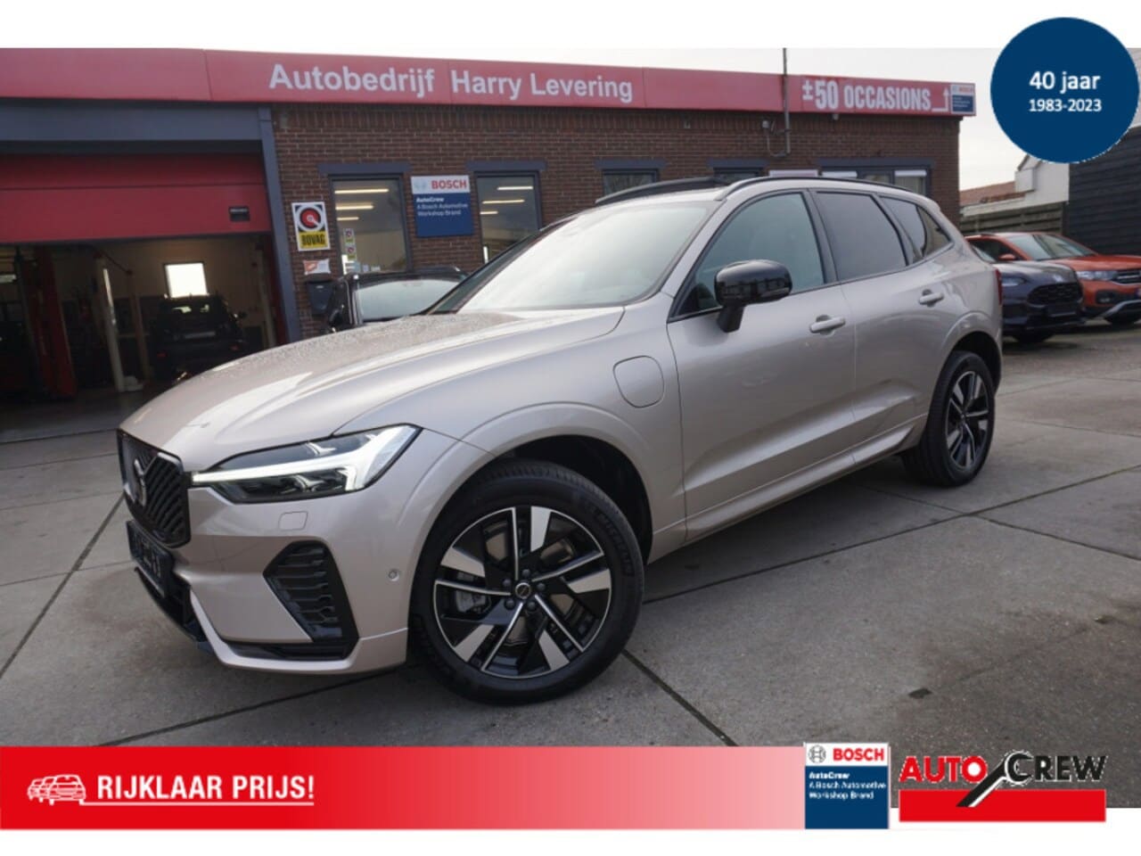 Volvo XC60 - T8 Plug-In Hybrid 455pk Automaat AWD Plus Dark Panoramadak El.trekhaak - AutoWereld.nl