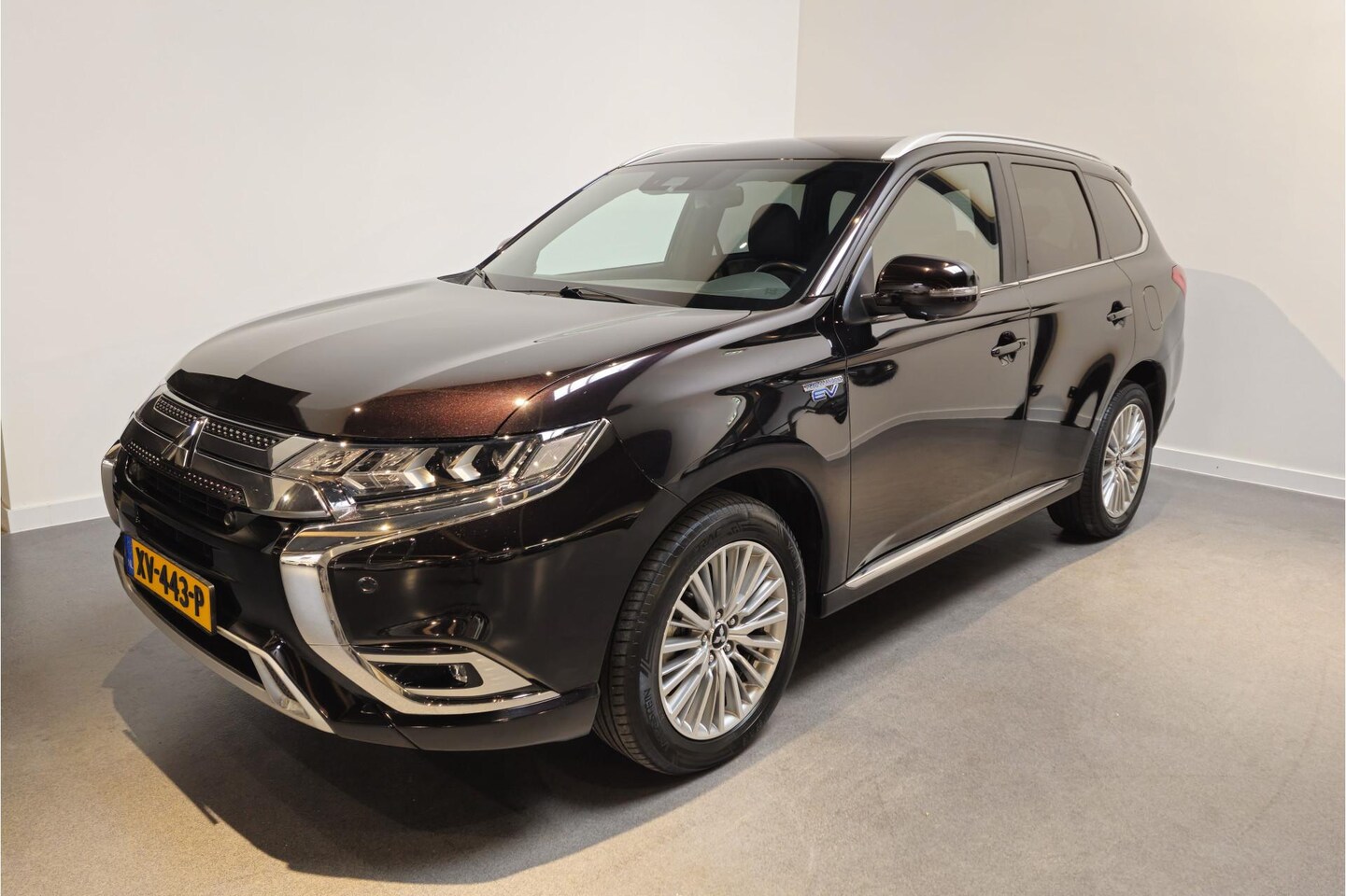 Mitsubishi Outlander - 2.4 PHEV Instyle - Stoel/Stuurverwarming - Trekhaak - Schuif/kanteldak - Apple Carplay/And - AutoWereld.nl