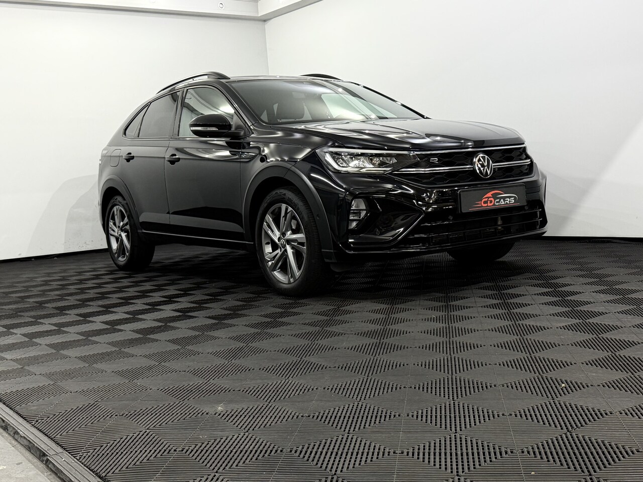 Volkswagen Taigo - 1.0 TSI R-Line Camera, Navi, Stoelverwarming, Virtual desk, Cruise control adaptief, Zelf - AutoWereld.nl