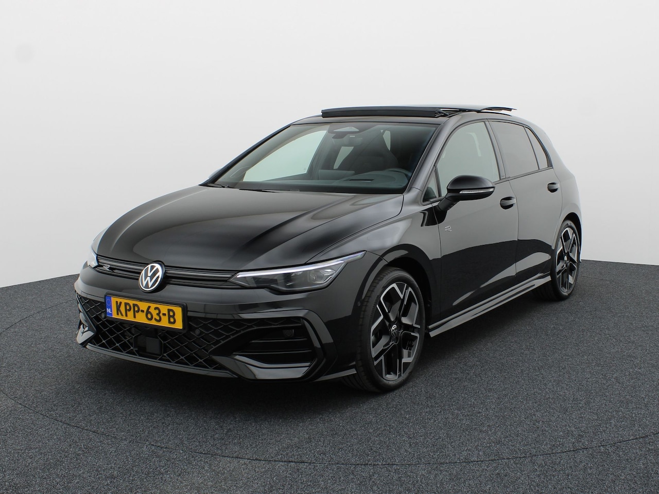 Volkswagen Golf - 1.5 eTSI R-Line Edition | Pano | Keyless | Trekhaak wegkl. | IQ Light | Head Up | Harman/K - AutoWereld.nl