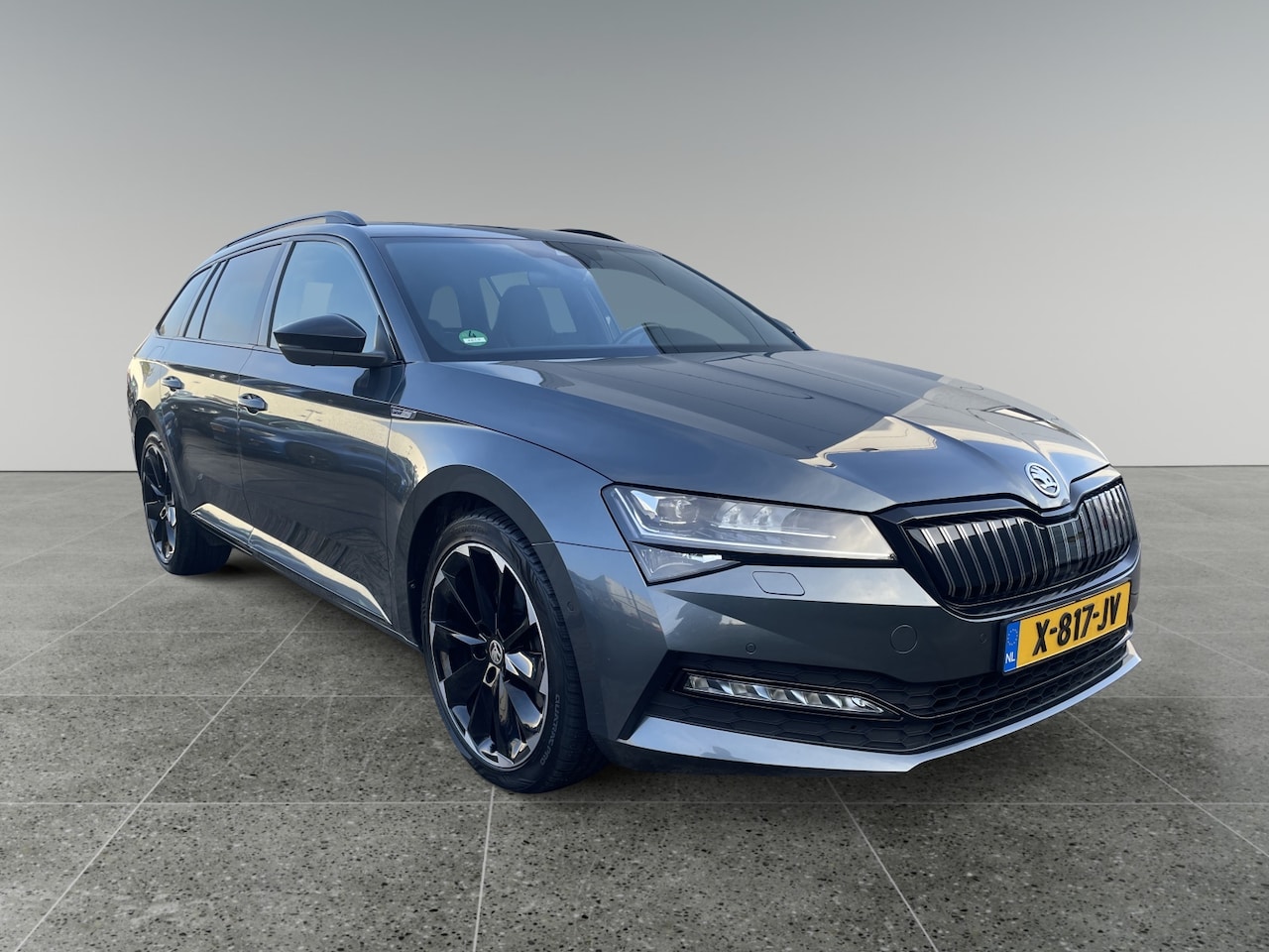 Skoda Superb Combi - 1.4 TSI iV PHEV Sportline Business - Pano - Assist - Trekhaak - - AutoWereld.nl