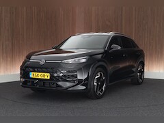 Volkswagen T-Roc - 1.5 eTsi 150pk DSG R-Line First Edition Trekhaak Camera Keyless Stoelverwarming Virtual Co