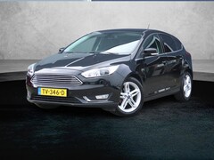 Ford Focus - 1.0 Titanium Navigatie | Airco | Lage KM | Dealer onderhouden | Trekhaak | Apple Carplay &