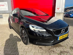 Volvo V40 - 1.5 T2 122pk Momentum Automaat / Business en Parkeerpakket Stoelverw. / Cruise control / 8