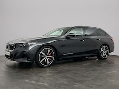 BMW i5 Touring - eDrive40 M Sport Edition 84 kWh | Trekhaak | Harman Kardon | Panoramadak | Driving Assista