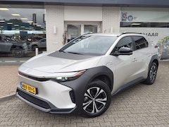 Toyota bZ4X - Dynamic 71 kWh | SOH 98, 1% | Sensoren v/a | 360 Camera | El. Achterklep